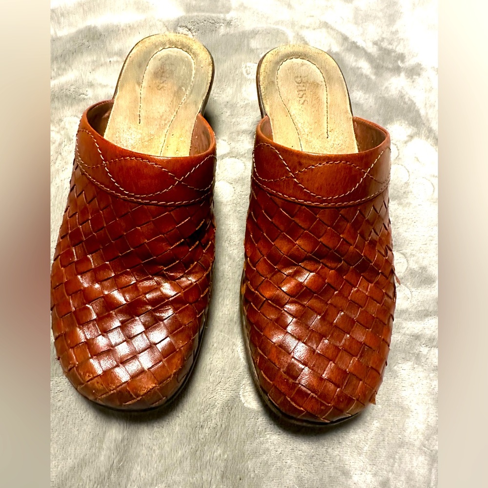 BassWomens Clogs, Size 8